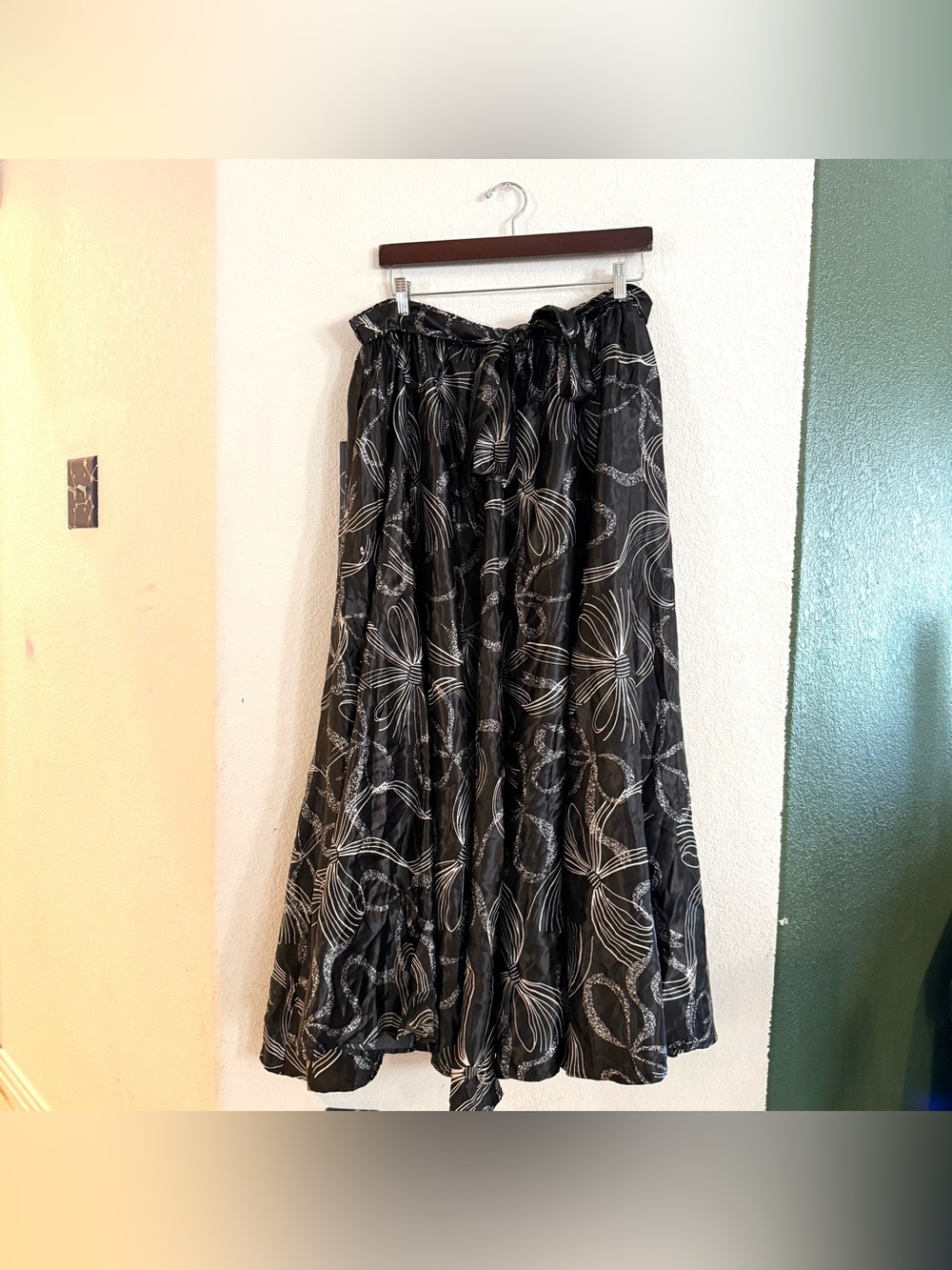 NWT Cato Womens Skirt Black White Bow Print
Pull On Tie Waist Pockets Size 18/20